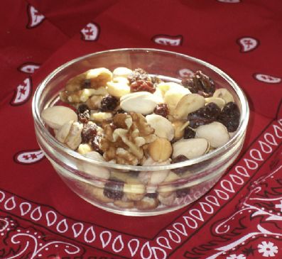 Mixed Nuts with Raisin Snack