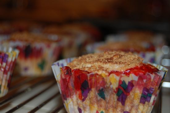 Low-Fat Strawberry-Cinnamon Muffins