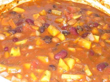 Image of Pumpkin, Bean And Veggie Chili, Spark Recipes