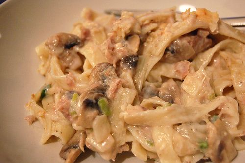 Tuna and noodle casserole